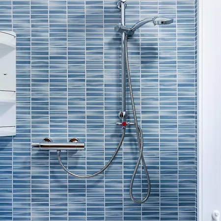 Guesthost - Sa Serenada *