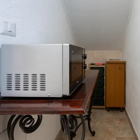 Guesthost - Sa Serenada *